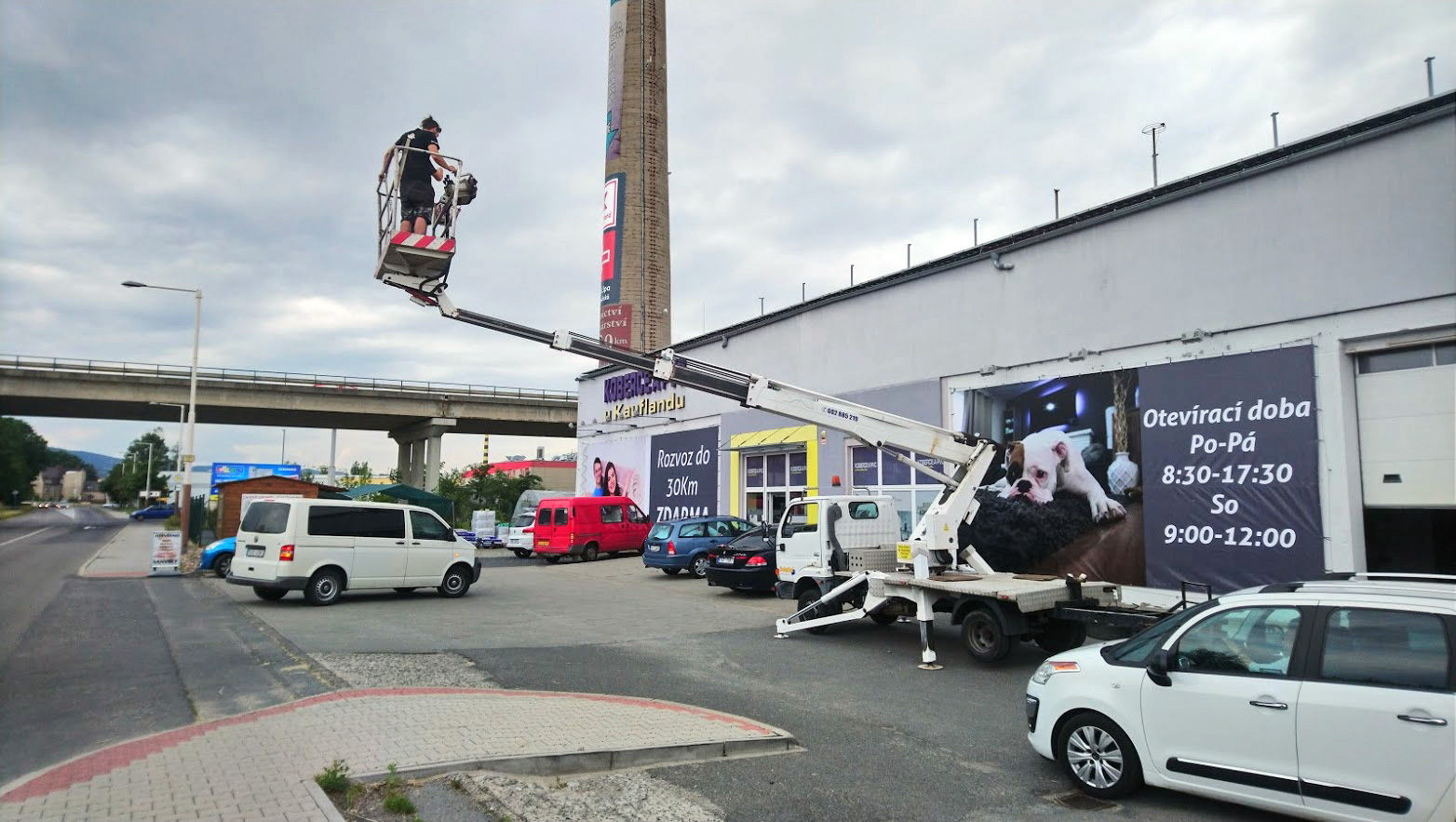 Montáž reklam ve výškách výškové práce při montáži reklamních cedulí plachet a světelných reklam František Doležal Česká Lípa Nový Bor