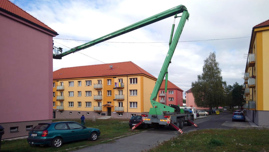 Opravy a montáže střešní krytiny za pomoci montážní pracovní plošiny František Doležal Česká Lípa Nový Bor Cvikova Varnsdorf Kamenický Šenov Česká Kamenice Doksy Mimoň