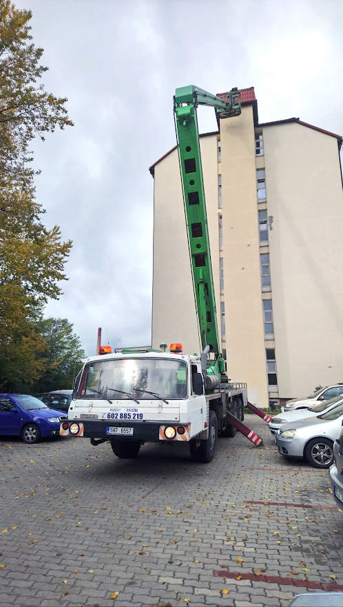 Opravy a montáže střešní krytiny za pomoci montážní pracovní plošiny František Doležal Česká Lípa Nový Bor Cvikova Varnsdorf Kamenický Šenov Česká Kamenice Doksy Mimoň