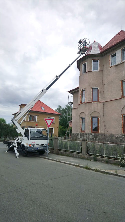 Opravy a montáže střešní krytiny za pomoci montážní pracovní plošiny František Doležal Česká Lípa Nový Bor Cvikova Varnsdorf Kamenický Šenov Česká Kamenice Doksy Mimoň